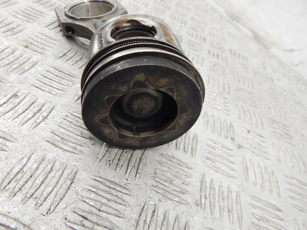 Поршень к BMW 5 F10/F11/F07 (09-13)