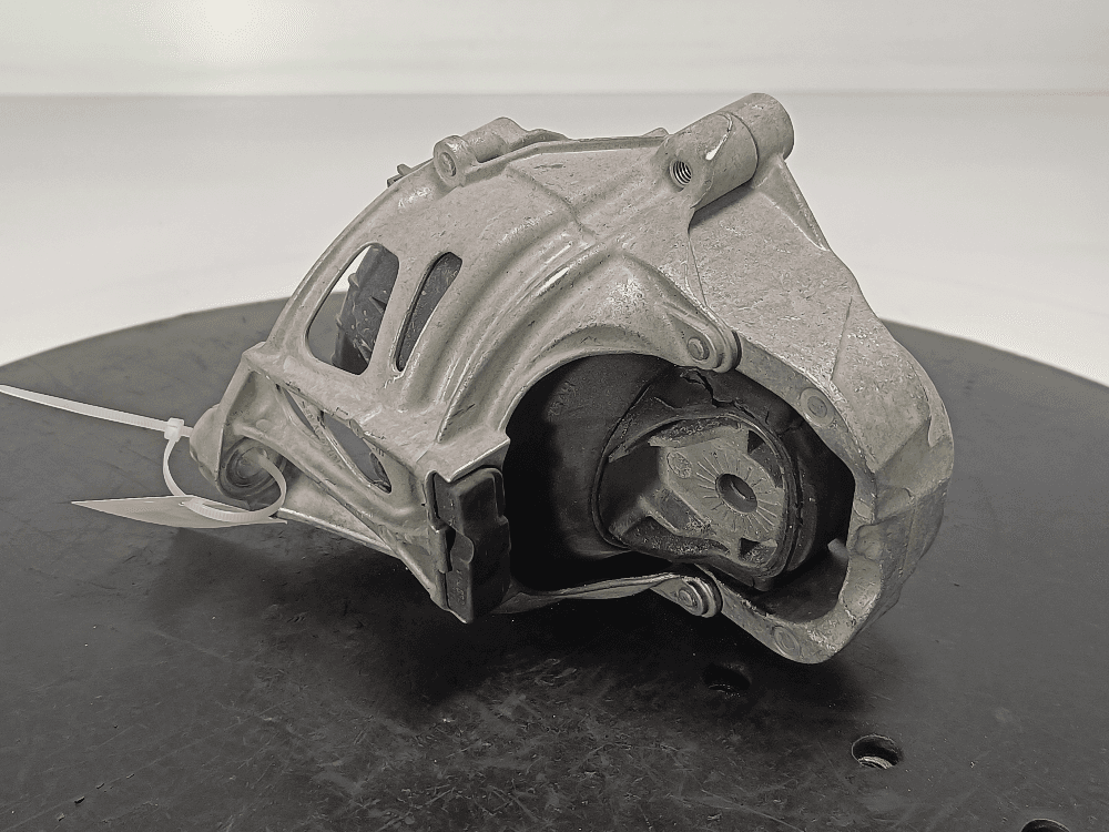 Подушка крепления двигателя к Volkswagen Touareg 3 (18-24)