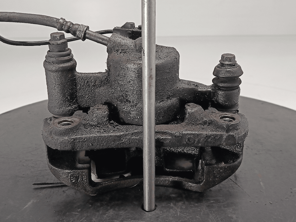 Суппорт передний левый к Mercedes Vito W638 (96-03)