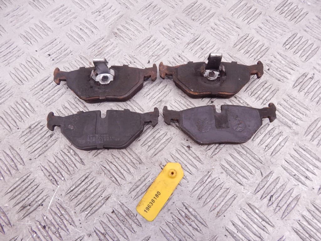 Тормозные колодки задние к BMW 5 E39 (95-00)
