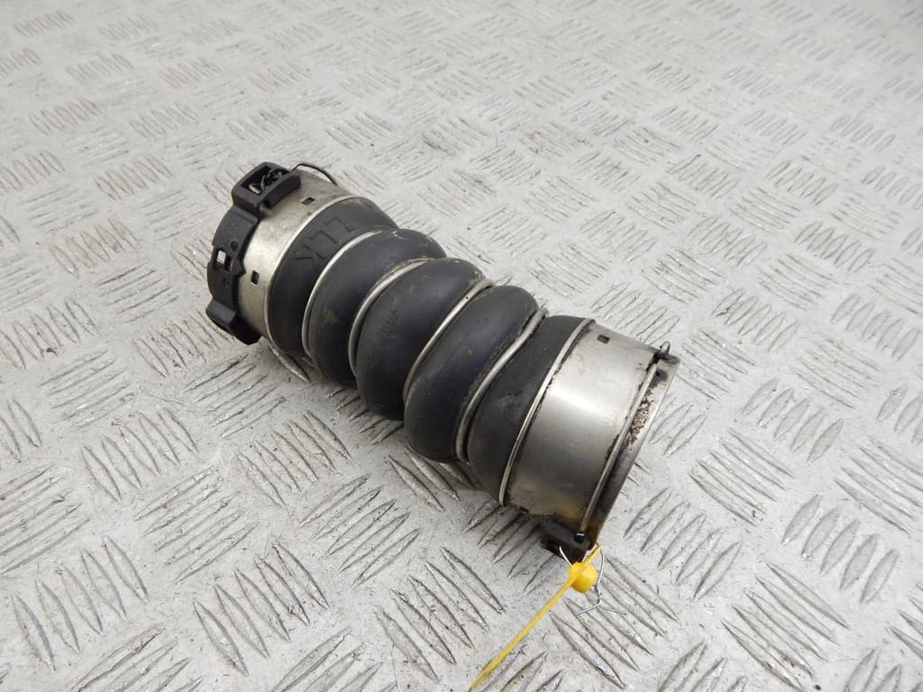 Патрубок интеркулера к BMW 5 F10/F11/F07 (09-13)
