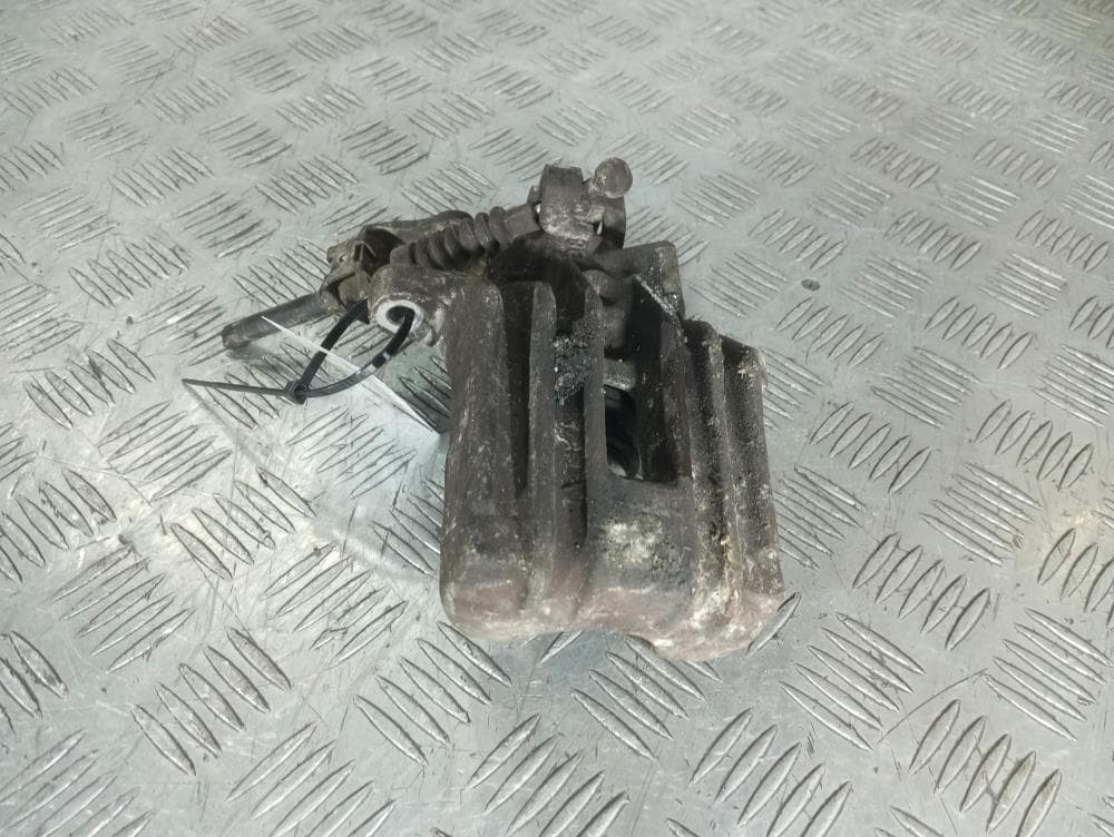 Суппорт задний правый к Volkswagen Golf 4 (97-06)