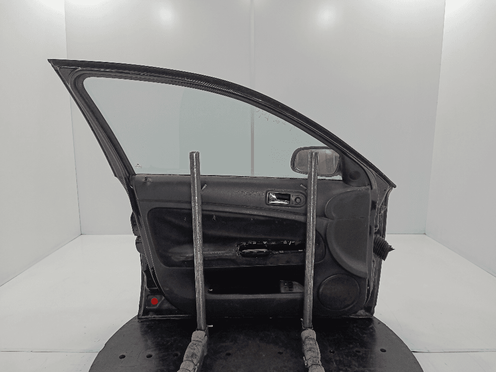 Дверь передняя левая к Volkswagen Passat B5+ Рестайлинг (00-05)