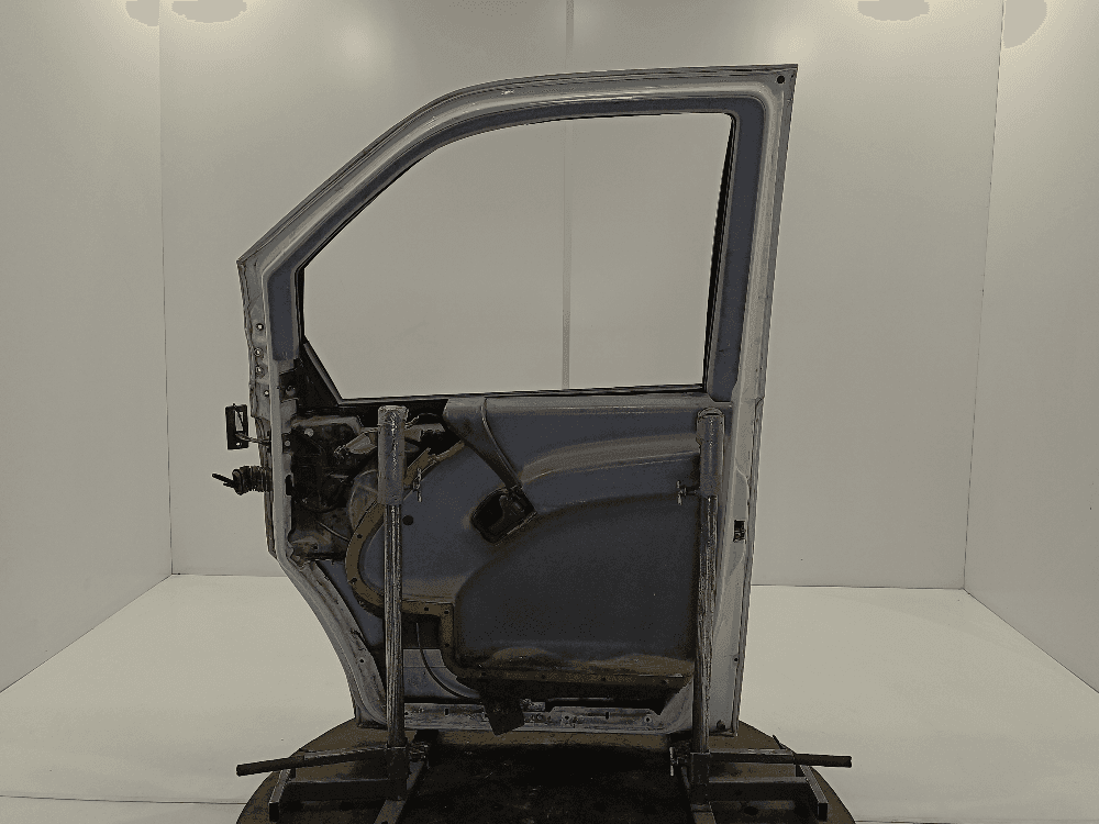 Дверь передняя правая к Mercedes Vito W638 (96-03)