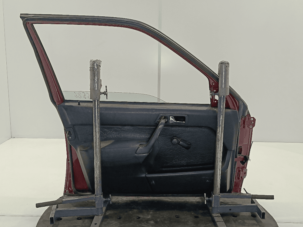 Дверь передняя левая к Mercedes 190 W201 (82-93)