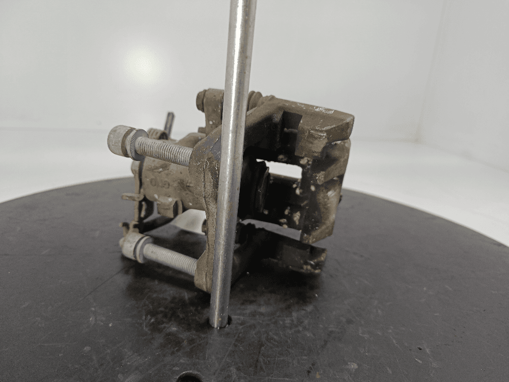 Суппорт задний левый к Volkswagen Golf 5 (03-09)