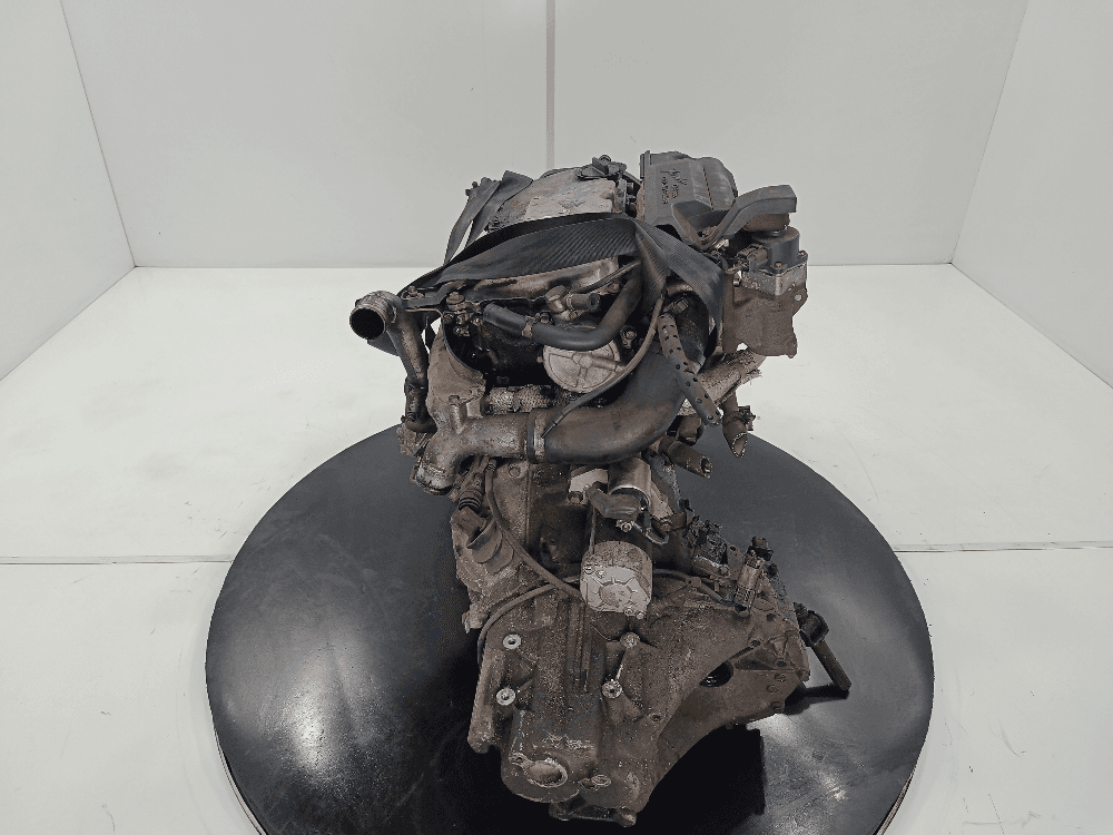 Двигатель к Nissan  Almera Tino (00-06)