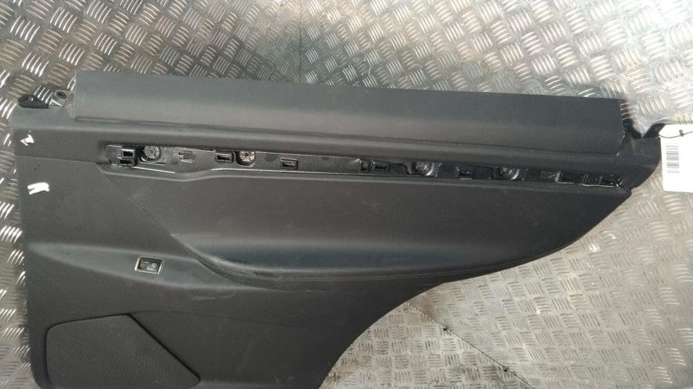 Обшивка двери задней правой (дверная карта) к Tesla Model X (15-21)