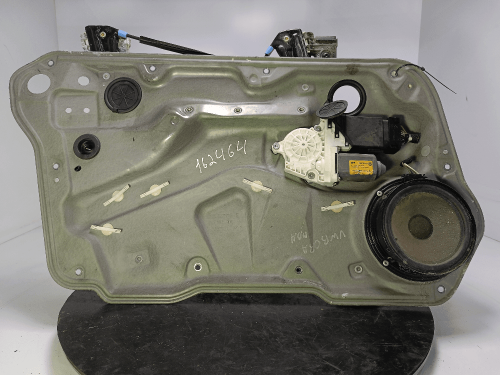 Стеклоподъемник передний правый к Volkswagen Golf 4 (97-06)