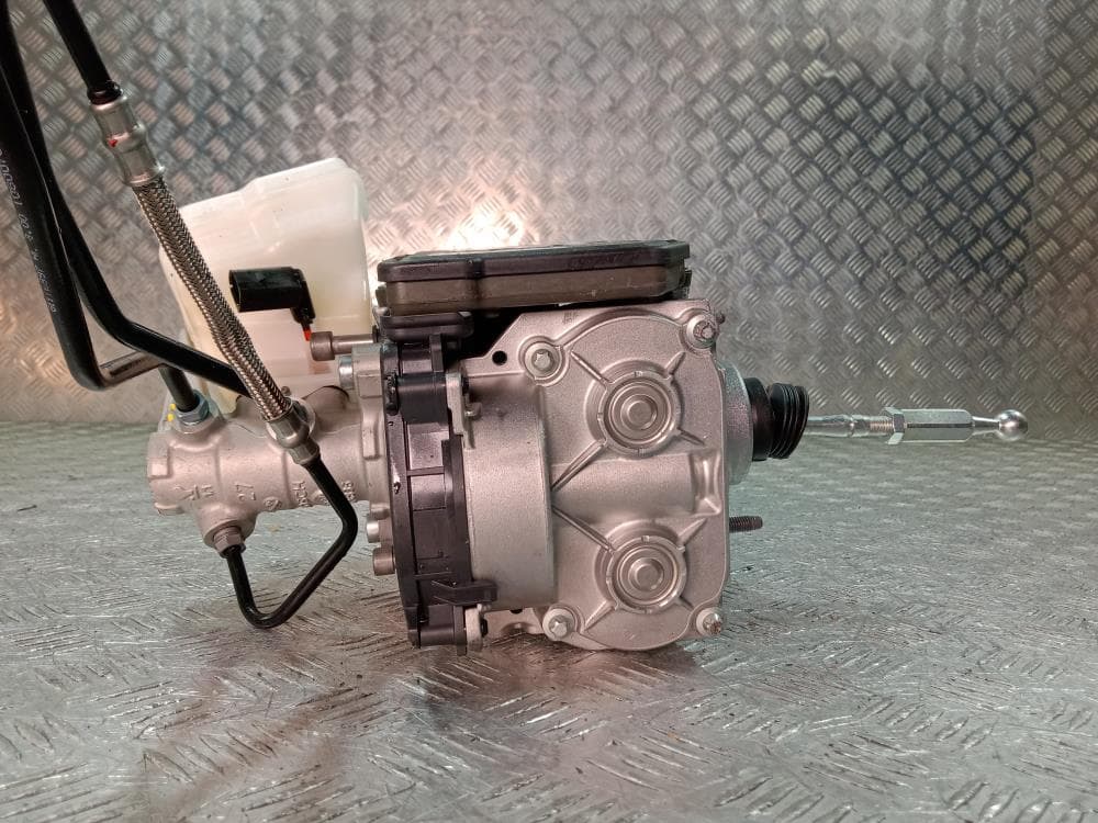 Цилиндр тормозной главный к Lamborghini Urus (18-24)