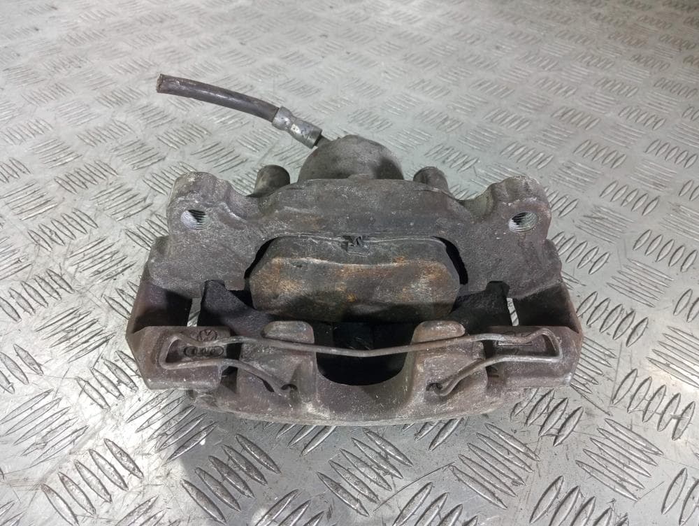 Суппорт передний левый к Audi A3 8P (03-05)