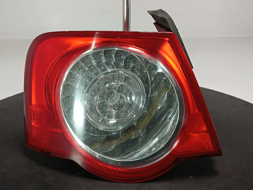 Фонарь задний левый к Volkswagen Passat B6 (05-10)