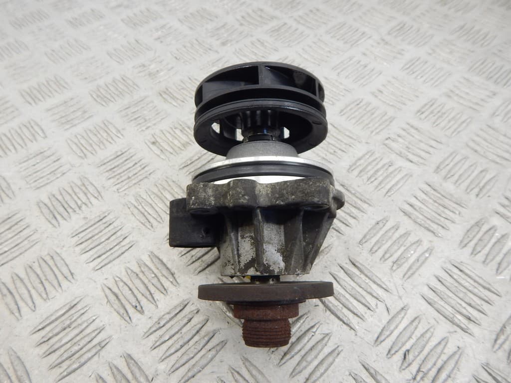 Помпа к BMW 5 E60/E61 (02-07)