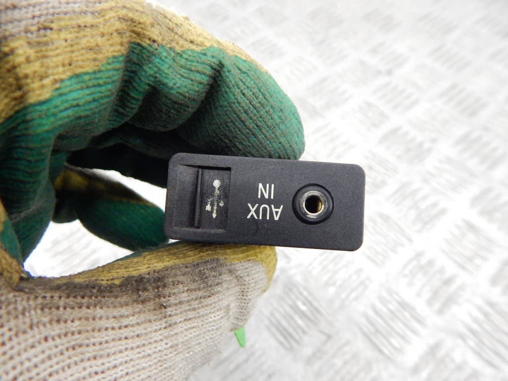Разъем AUX / USB к BMW X6 E71/E72 (08-12)