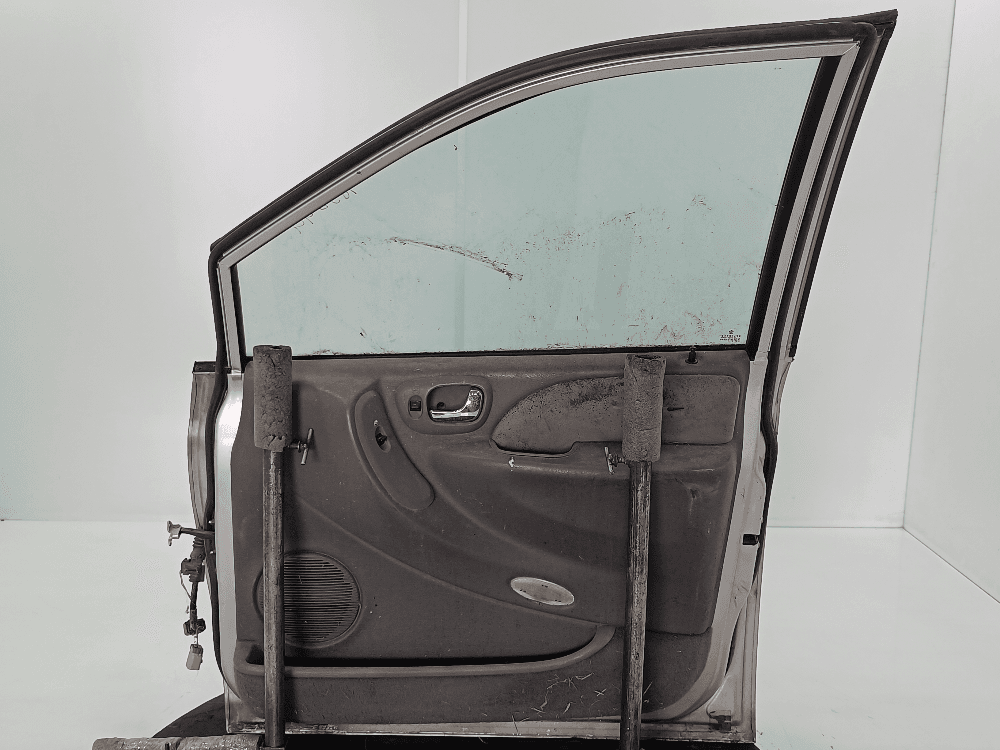 Дверь передняя правая к Chrysler Voyager 4 (01-04)
