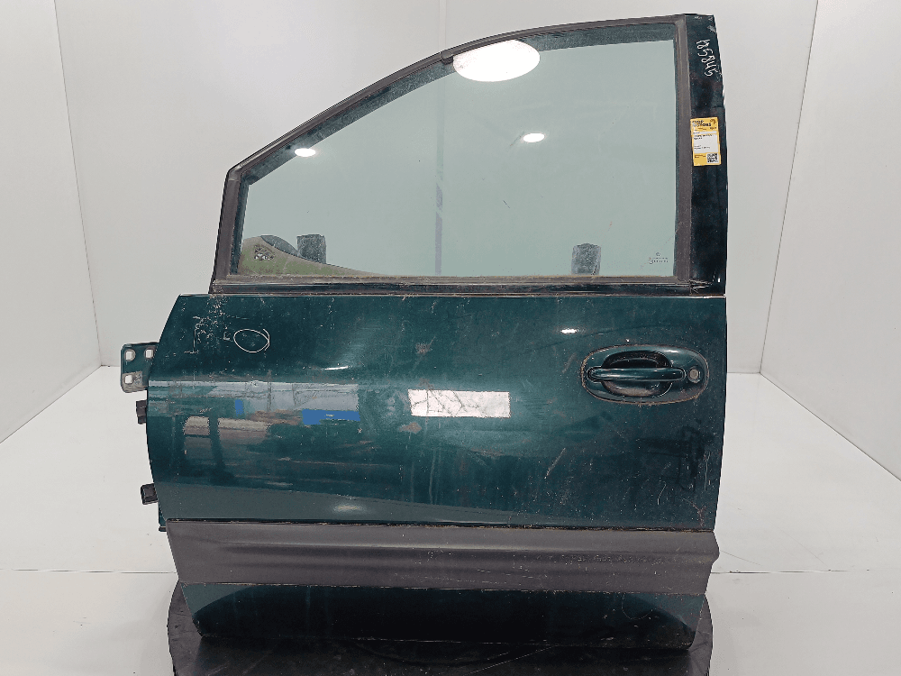 Дверь передняя левая к Chrysler Voyager 3 (95-01)