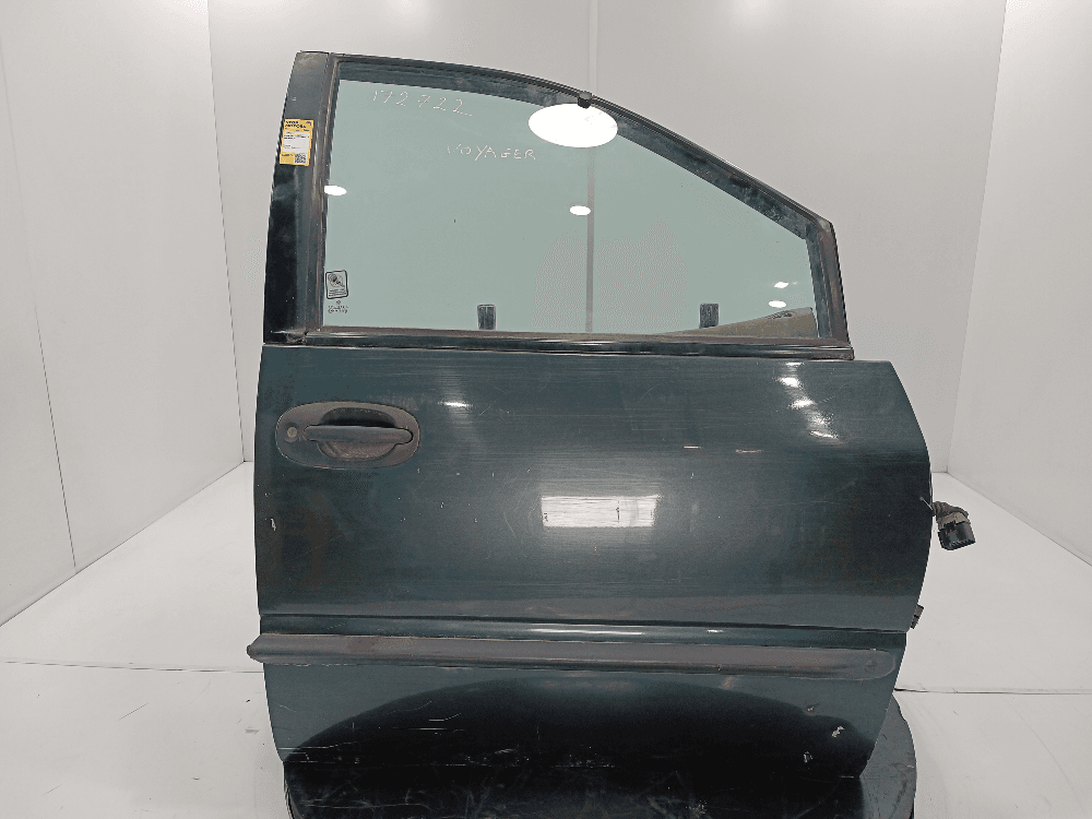 Дверь передняя правая к Chrysler Voyager 3 (95-01)