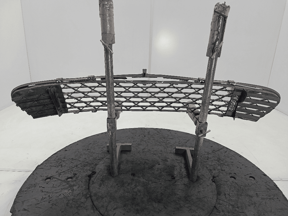 Заглушка (решетка) в бампер передний к Citroen C4 Picasso 1 (06-13)