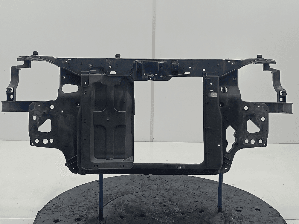 Передняя панель крепления облицовки (телевизор) к Hyundai Getz 1 (02-05)