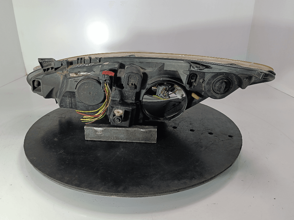 Фара правая к Peugeot 307 Рестайлинг (05-08)