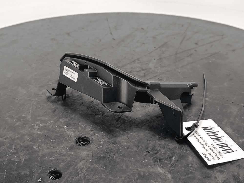 Рамка приборной панели к Volkswagen Touareg 3 (18-24)