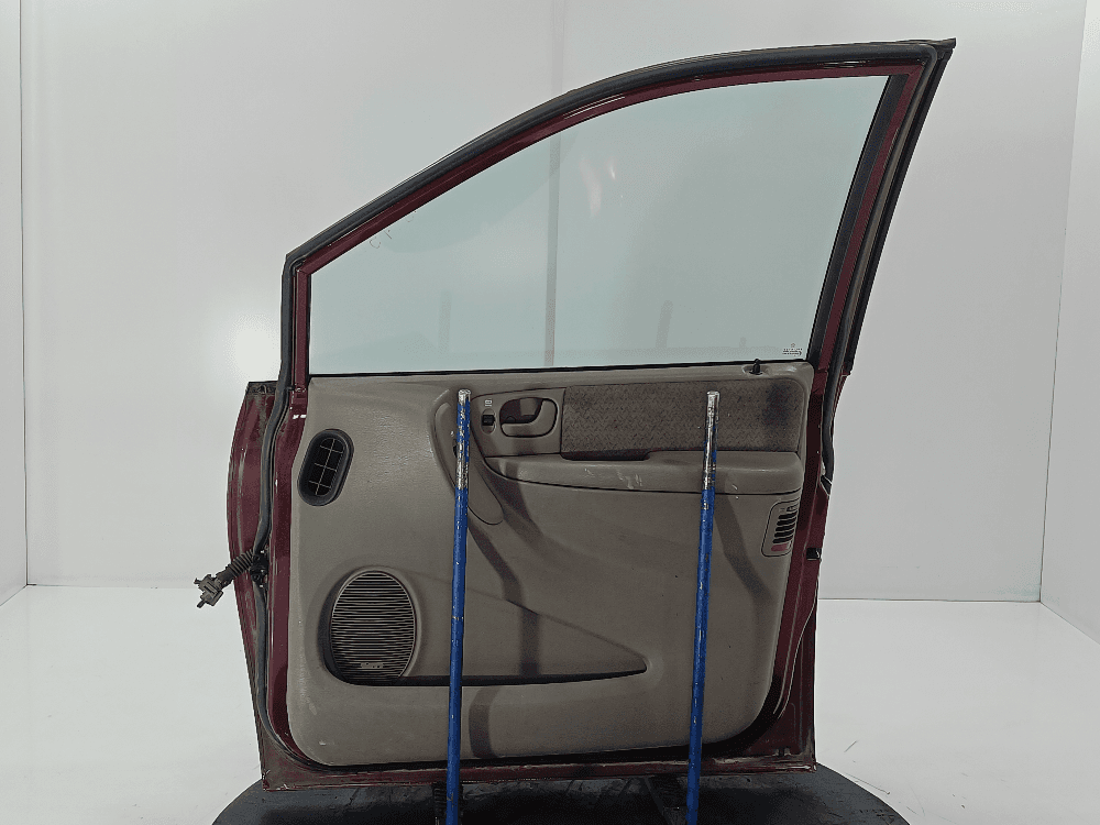 Дверь передняя правая к Chrysler Voyager 3 (95-01)