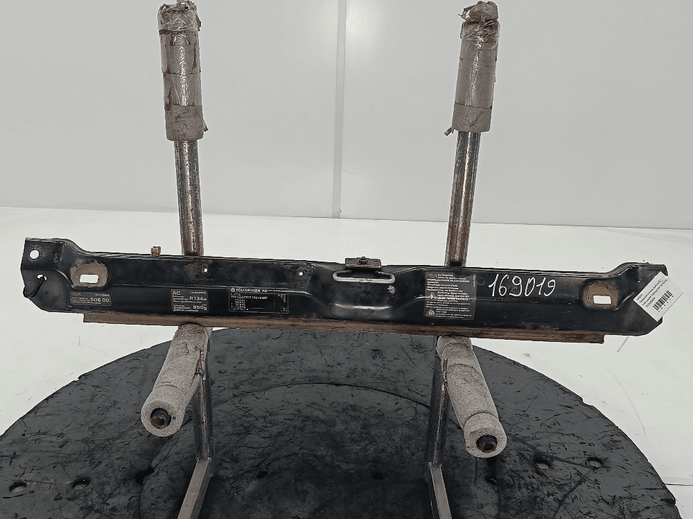 Передняя панель крепления облицовки (телевизор) к Volkswagen Transporter T4 Рестайлинг (97-03)