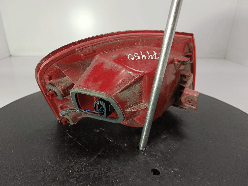 Фонарь задний правый к Volkswagen Passat B6 (05-10)