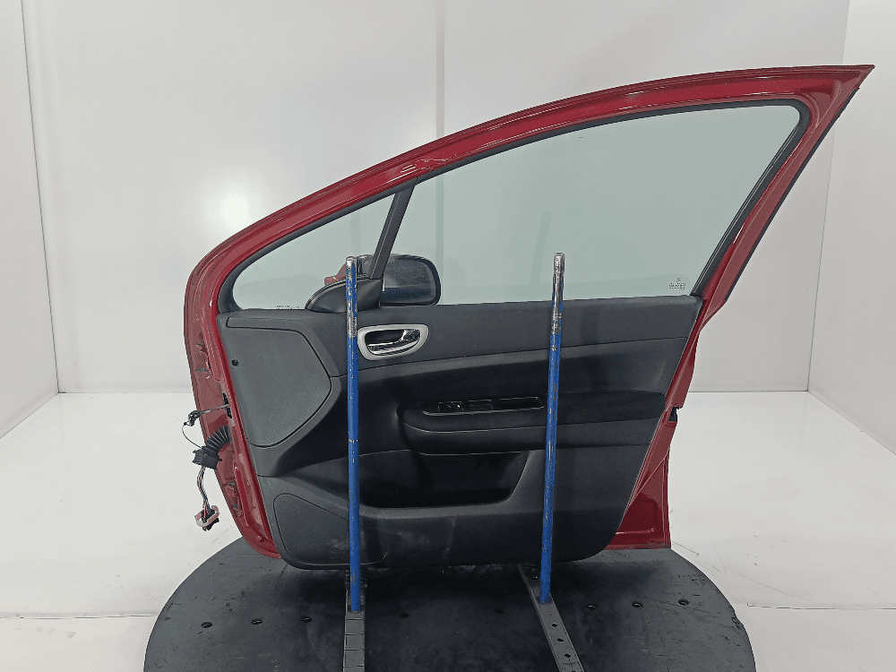 Дверь передняя правая к Peugeot 307 (01-05)