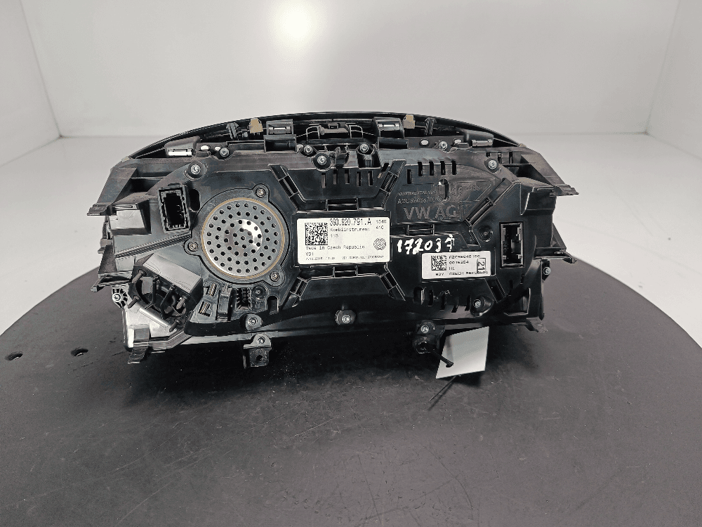 Щиток приборов (приборная панель) к Volkswagen Passat B8 (14-19)