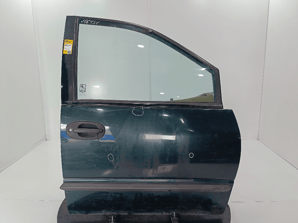Дверь передняя правая к Chrysler Voyager 3 (95-01)