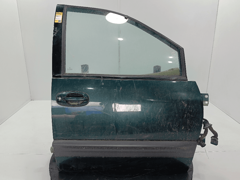 Дверь передняя правая к Chrysler Voyager 3 (95-01)