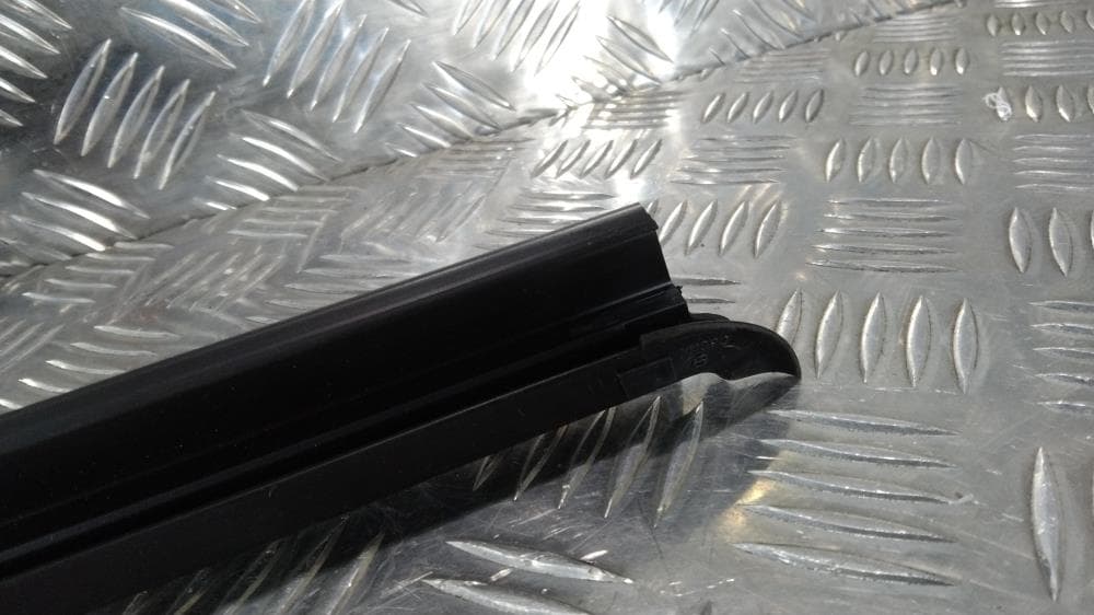 Молдинг стекла двери передней левой внутренний к Jeep Grand Cherokee WL (21-24)