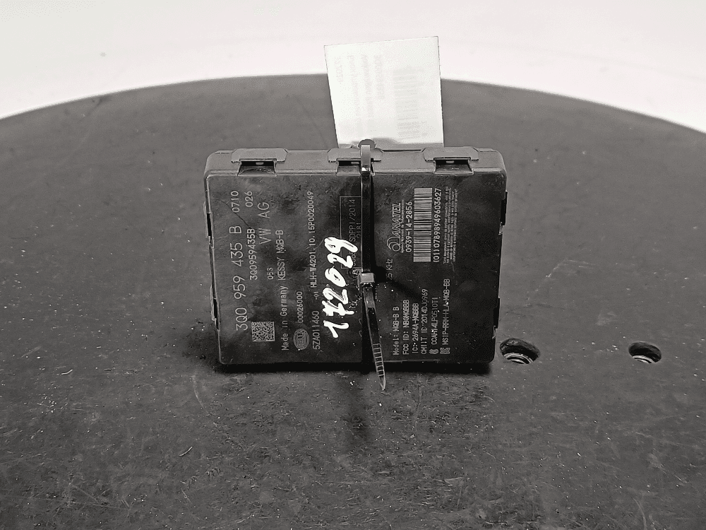 Блок управления бесключевым доступом к Volkswagen Passat B8 (14-19)