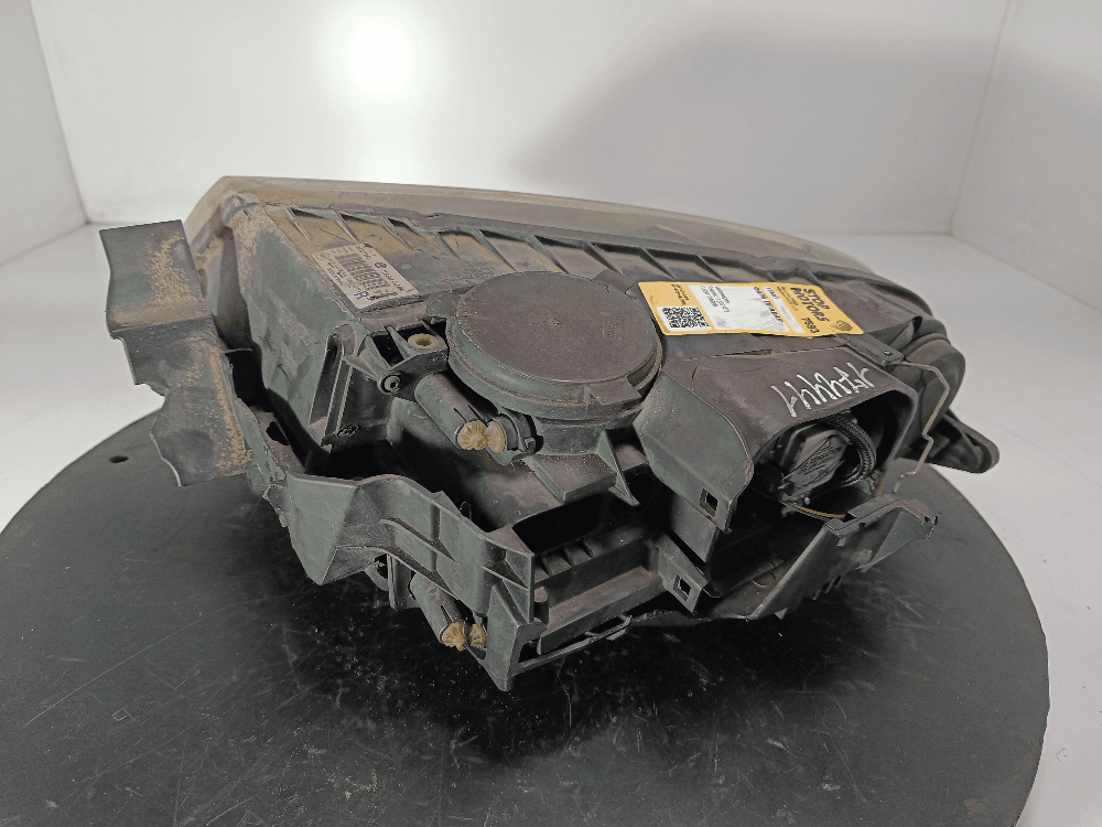 Фара правая к Volkswagen Touareg 1 (02-07)