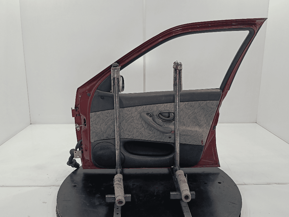 Дверь передняя правая к Peugeot 406 (95-99)