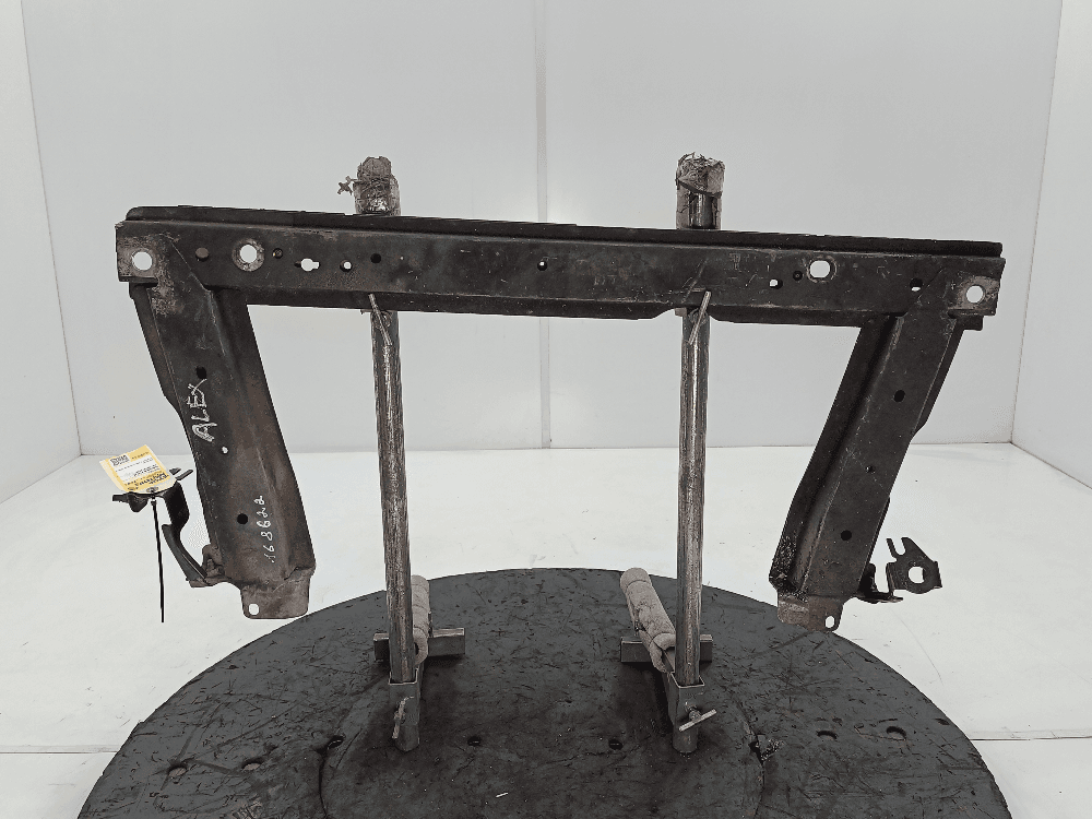 ΠΠ°Π»ΠΊΠ° ΠΏΠΎΠ΄ ΡΠ°Π΄ΠΈΠ°ΡΠΎΡ ΠΊ Renault Scenic 2 Π Π΅ΡΡΠ°ΠΉΠ»ΠΈΠ½Π³ (06-09)