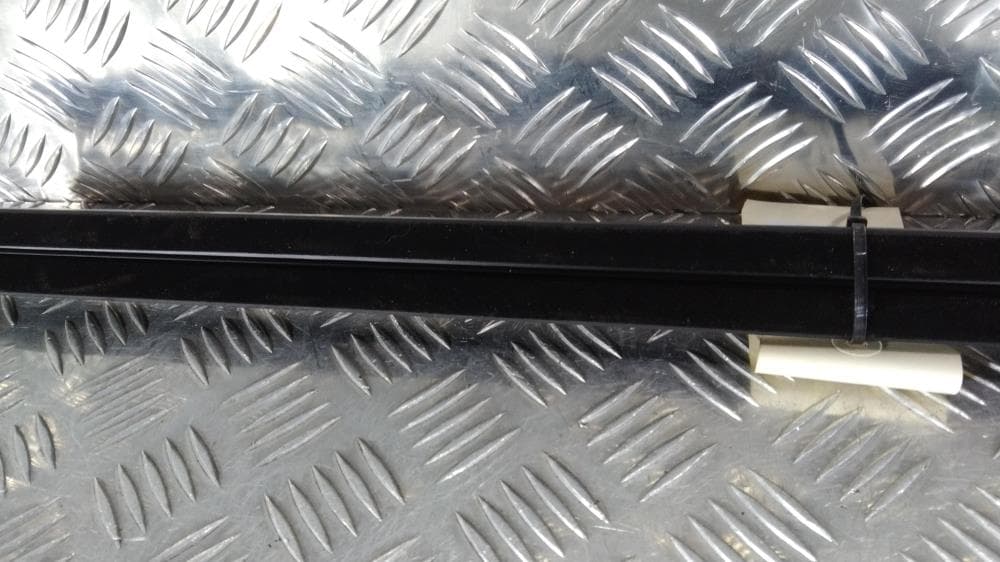 Молдинг стекла двери задней правой внутренний к Jeep Grand Cherokee WL (21-24)