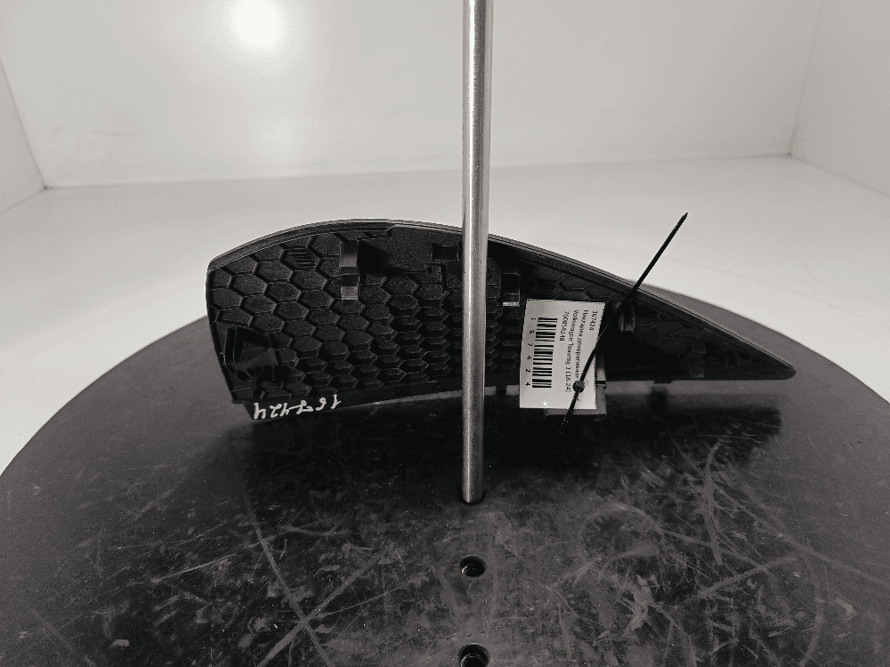 ΠΠ°ΠΊΠ»Π°Π΄ΠΊΠ° Π΄Π΅ΠΊΠΎΡΠ°ΡΠΈΠ²Π½Π°Ρ Π½Π° ΡΠΎΡΠΏΠ΅Π΄ΠΎ ΠΊ Volkswagen Touareg 3 (18-24)