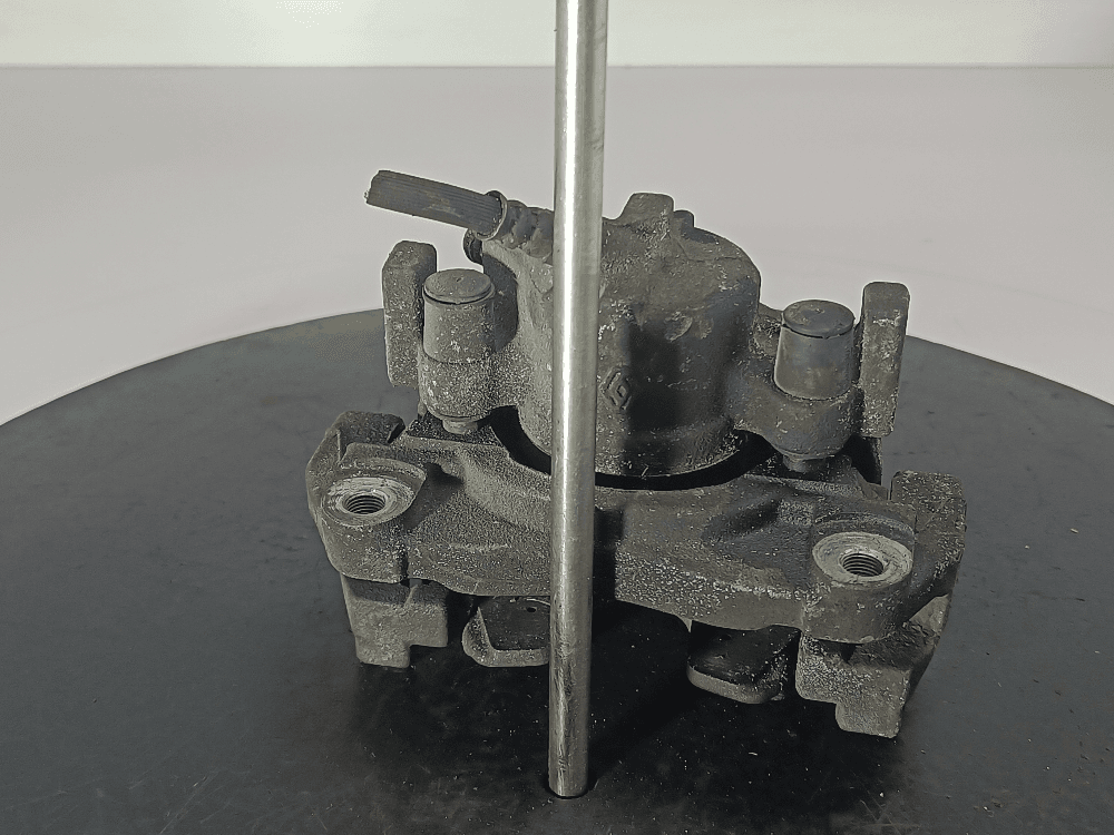 Суппорт передний левый к Renault Laguna 3 (07-11)