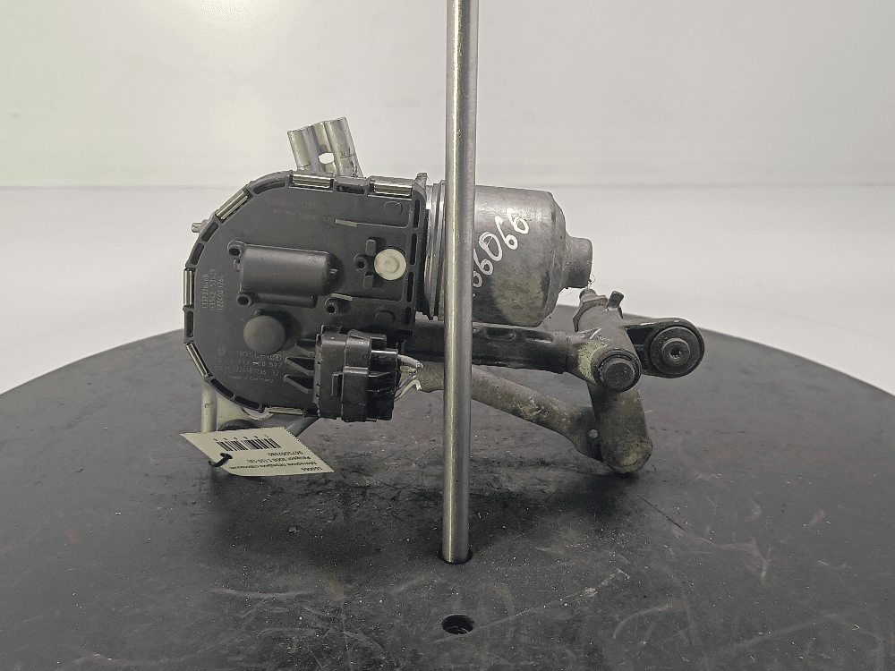 Моторчик передних стеклоочистителей (дворников) к Peugeot 3008 1 (10-13)