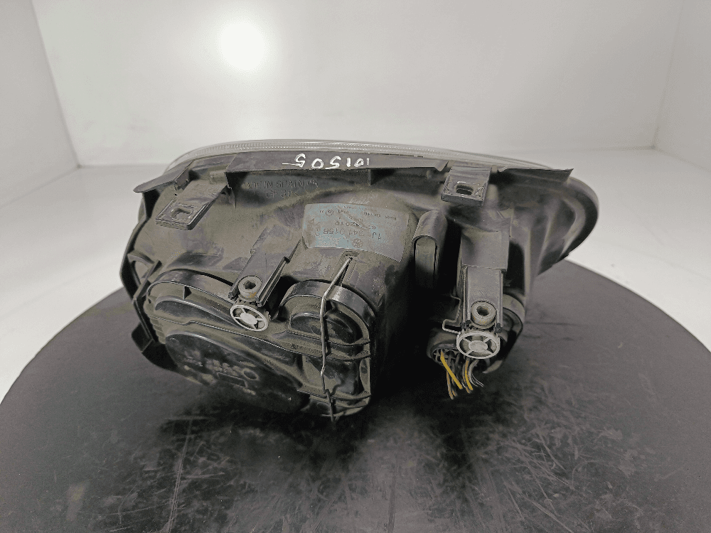 Фара левая к Volkswagen Golf 4 (97-06)