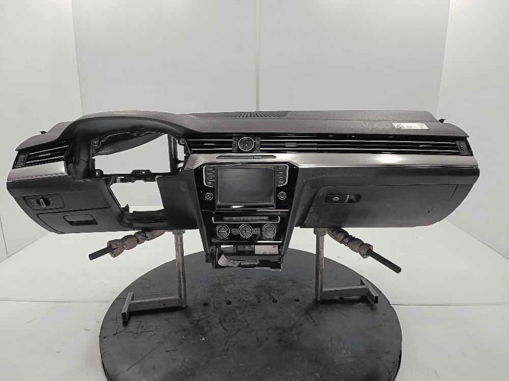 Панель передняя салона (торпедо) к Volkswagen Passat B8 (14-19)