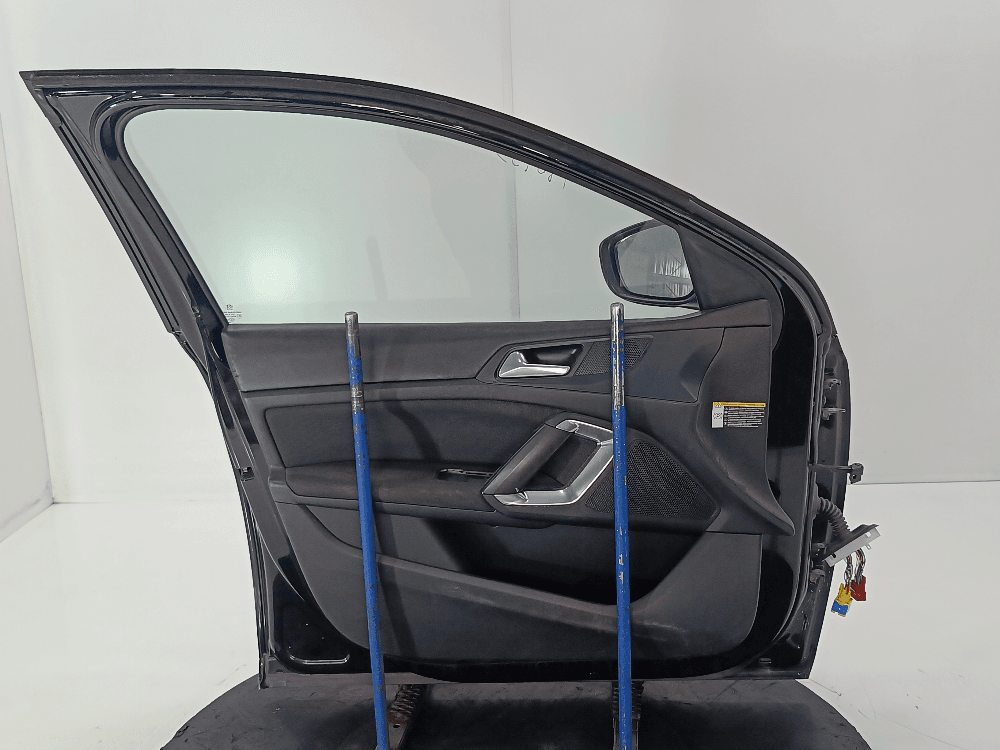Дверь передняя левая к Peugeot 308 2 (13-17)