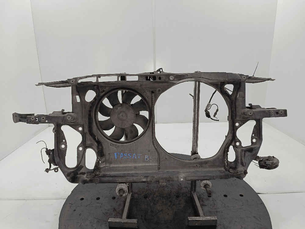 Передняя панель крепления облицовки (телевизор) к Volkswagen Passat B5+ Рестайлинг (00-05)