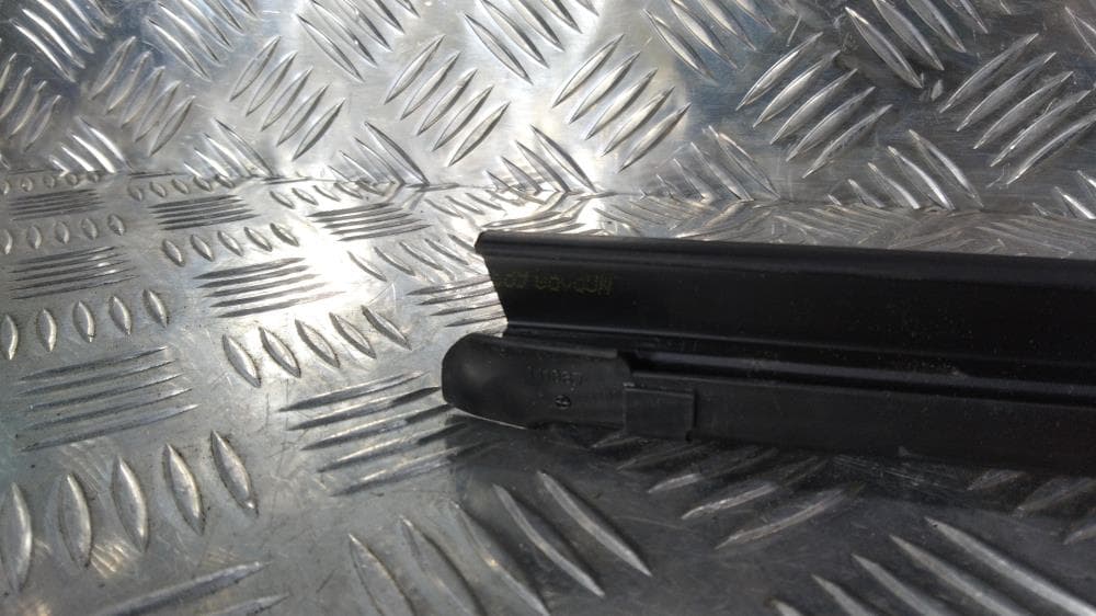 Молдинг стекла двери передней левой внутренний к Jeep Grand Cherokee WL (21-24)