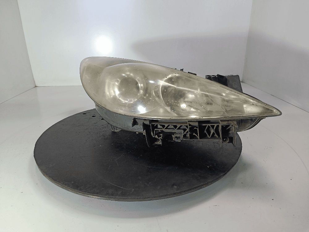 Фара правая к Peugeot 307 Рестайлинг (05-08)