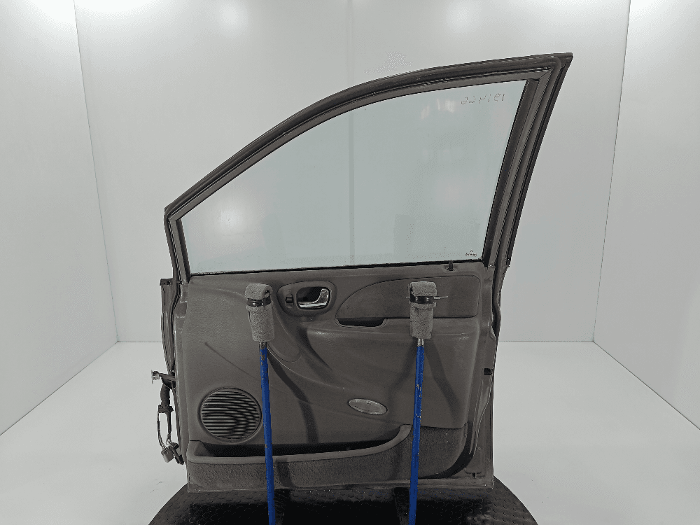 Дверь передняя правая к Chrysler Voyager 4 (01-04)