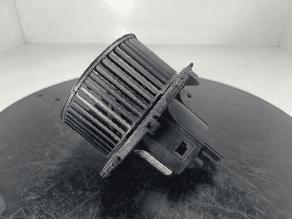 Моторчик печки к Opel Zafira B (05-10)