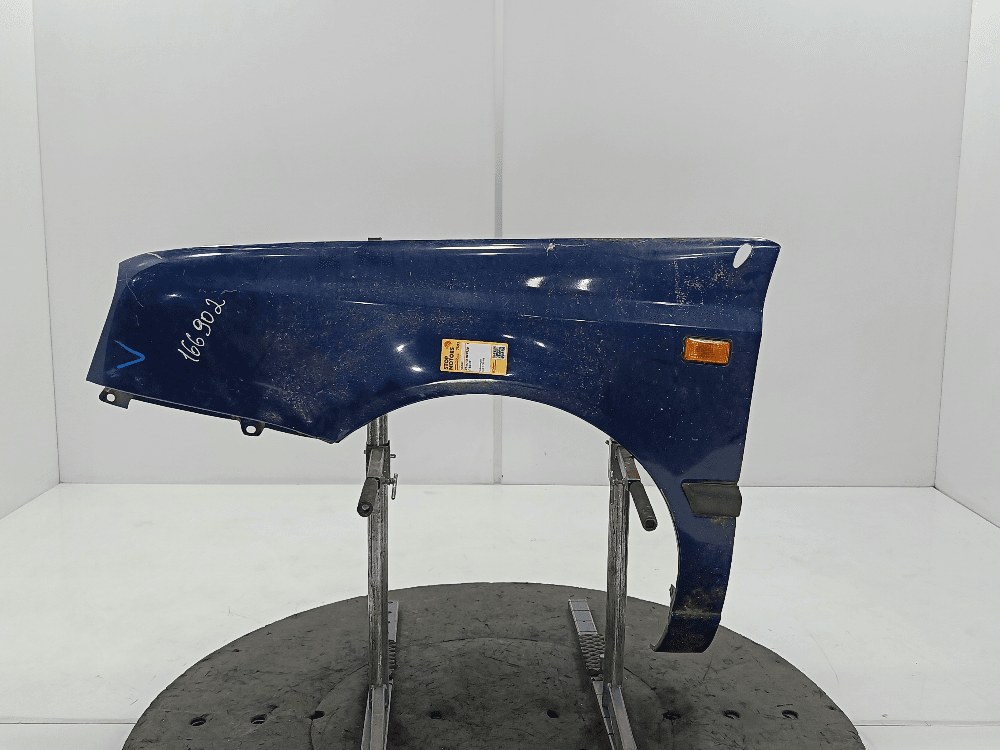 Крыло переднее левое к Volkswagen Golf 3 (91-99)